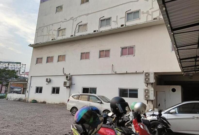 فندق Oyo 93388 Enjoy Homestay & Cafe