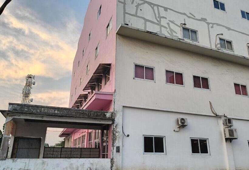 فندق Oyo 93388 Enjoy Homestay & Cafe