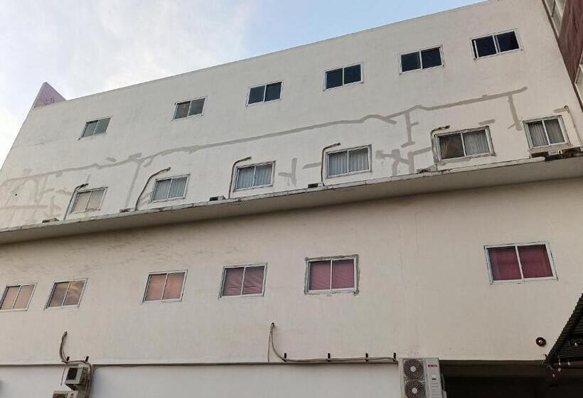 فندق Oyo 93388 Enjoy Homestay & Cafe