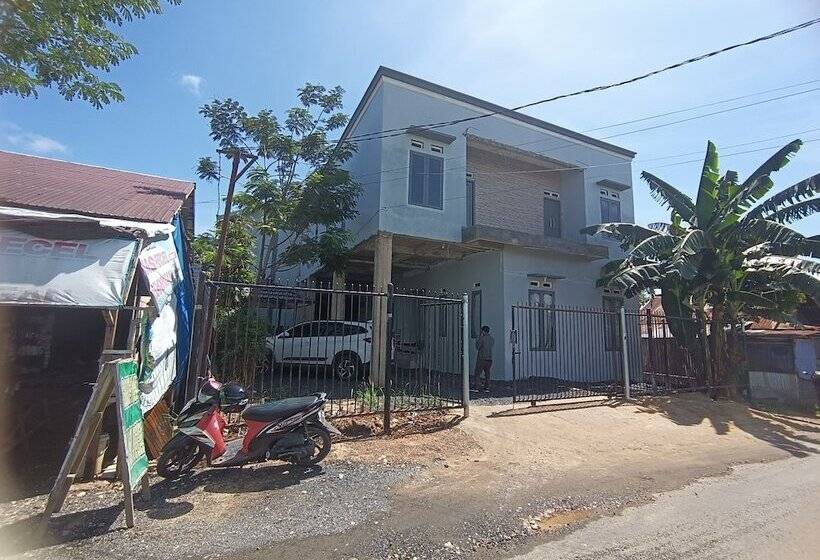 Отель Oyo 93400 Pondok Tawing Rumbih