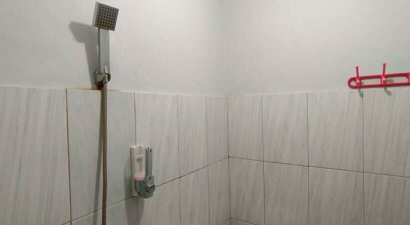 Отель Oyo 93400 Pondok Tawing Rumbih