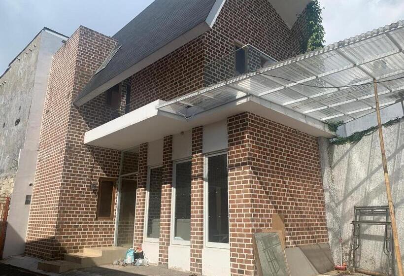 בית מלון כפרי Oyo 93404 Penginapan Fauziah Syariah