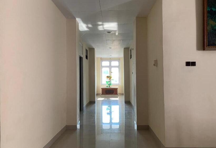 בית מלון כפרי Oyo 93404 Penginapan Fauziah Syariah