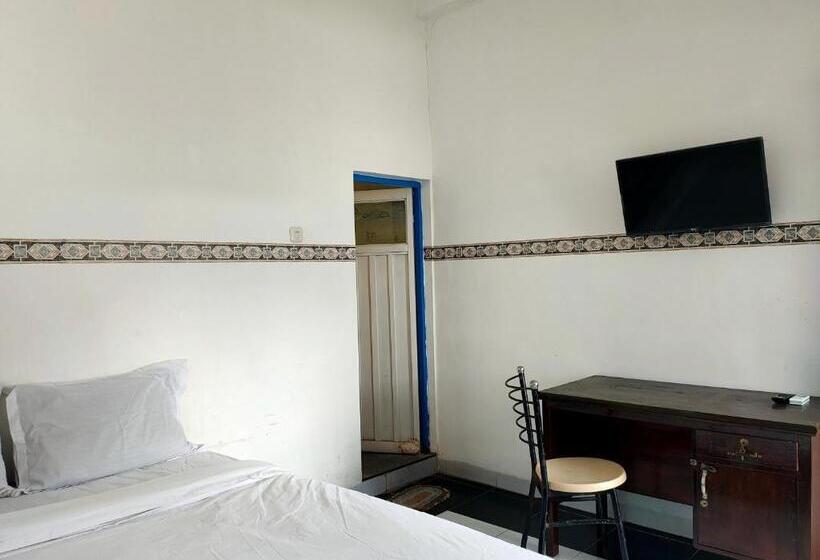 호텔 Oyo 93412 Kost Irma Syariah