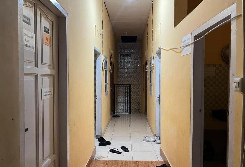 호텔 Oyo 93412 Kost Irma Syariah