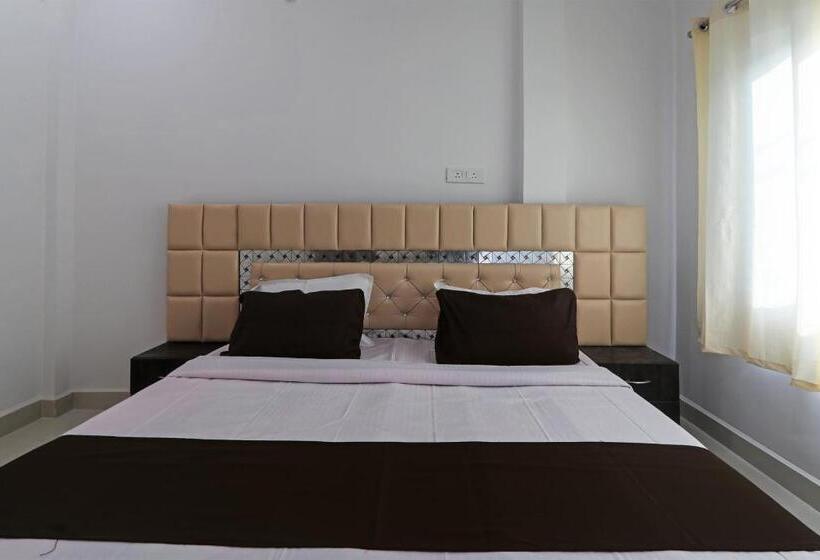 Отель The Golden