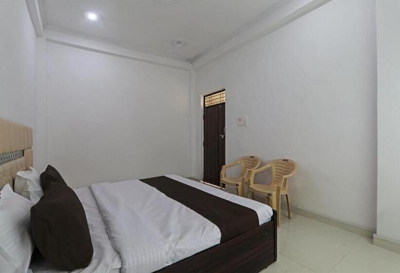 Отель The Golden