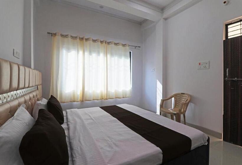 Отель The Golden