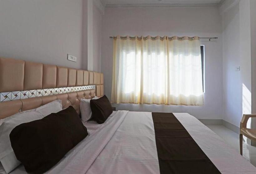 Отель The Golden