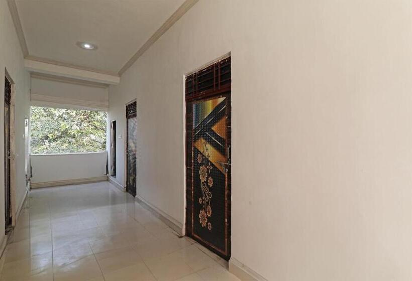 Отель The Golden