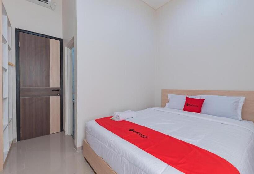 ホテル Reddoorz Near Csb Mall Cirebon