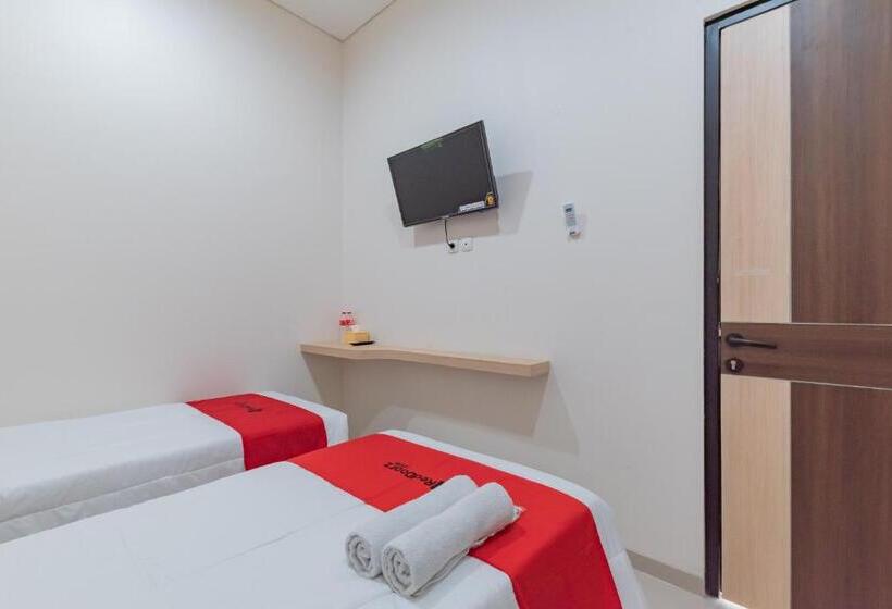 ホテル Reddoorz Near Csb Mall Cirebon