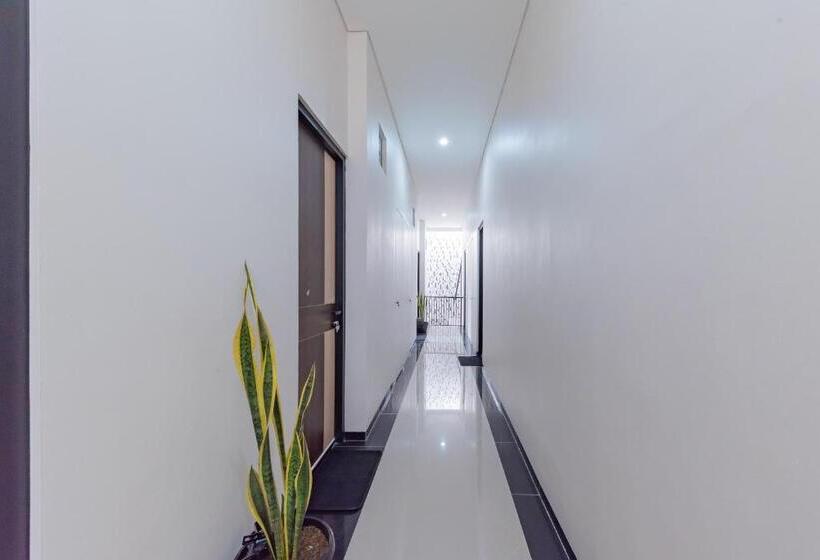 فندق Reddoorz Near Csb Mall Cirebon