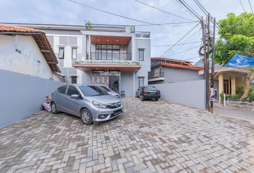 فندق Reddoorz Near Csb Mall Cirebon