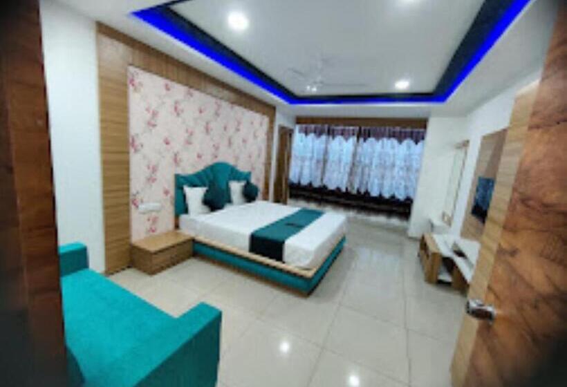 Отель Rudra Palace, Anand