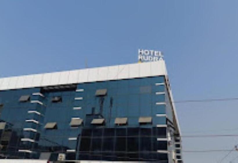 Отель Rudra Palace, Anand