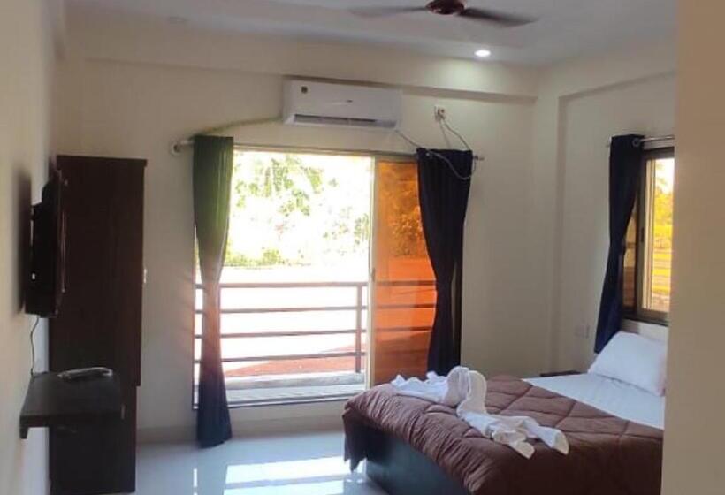 בית מלון כפרי Shivam Palace Nagaon