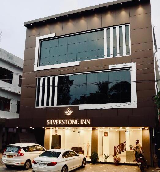 Отель Silverstone Inn