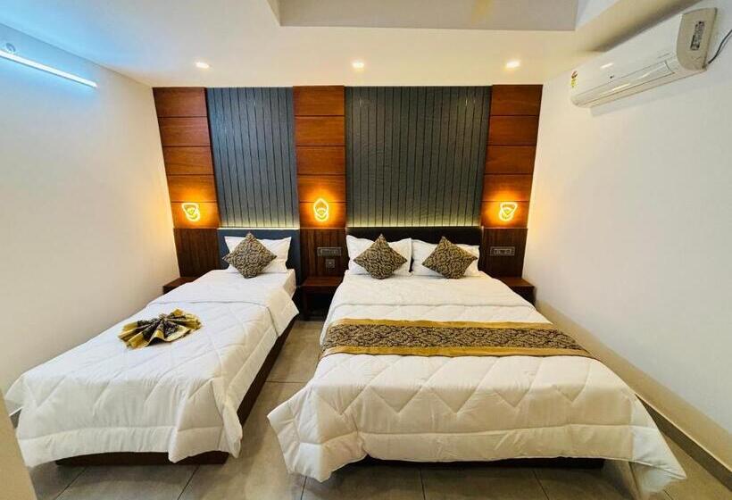 Отель Silverstone Inn