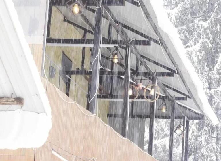 酒店 Snow Moon Cafe & Resort