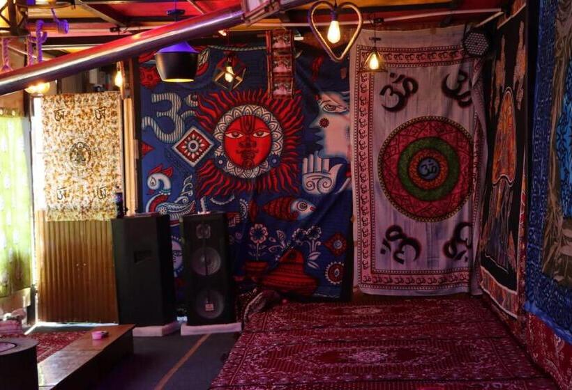 酒店 Snow Moon Cafe & Resort