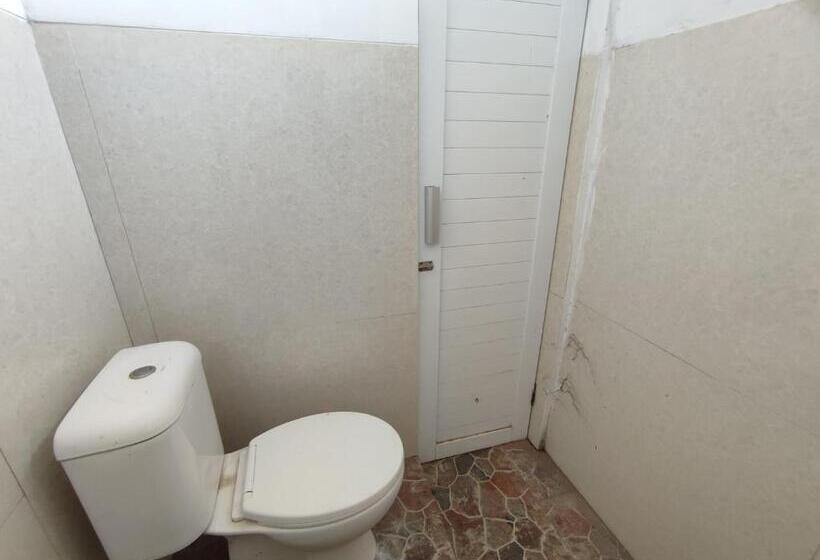 ホテル Spot On 93367 Wisma Sidosari Syariah