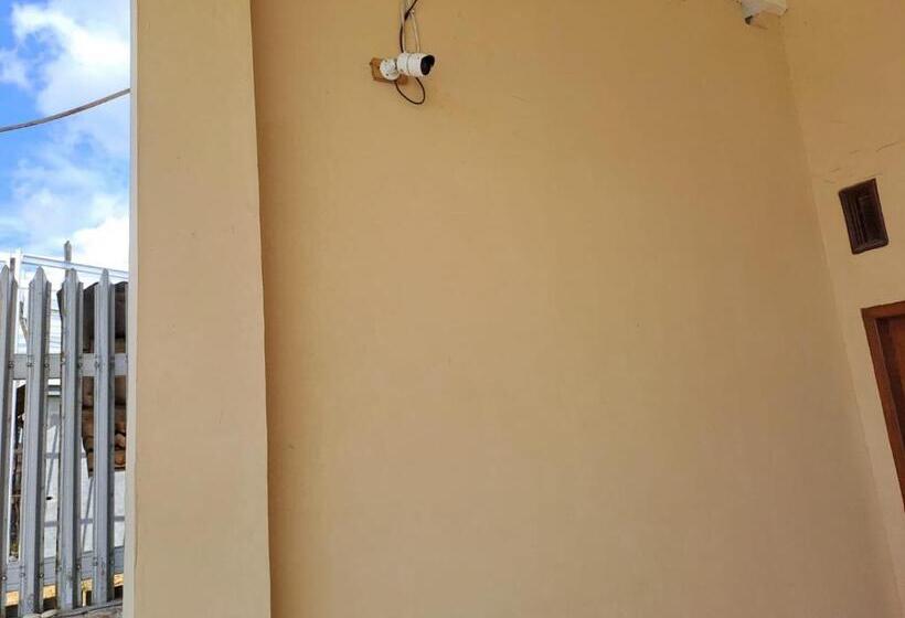 ホテル Spot On 93367 Wisma Sidosari Syariah