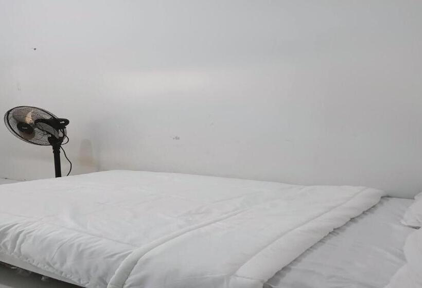 酒店 Spot On 93375 Elang Homestay