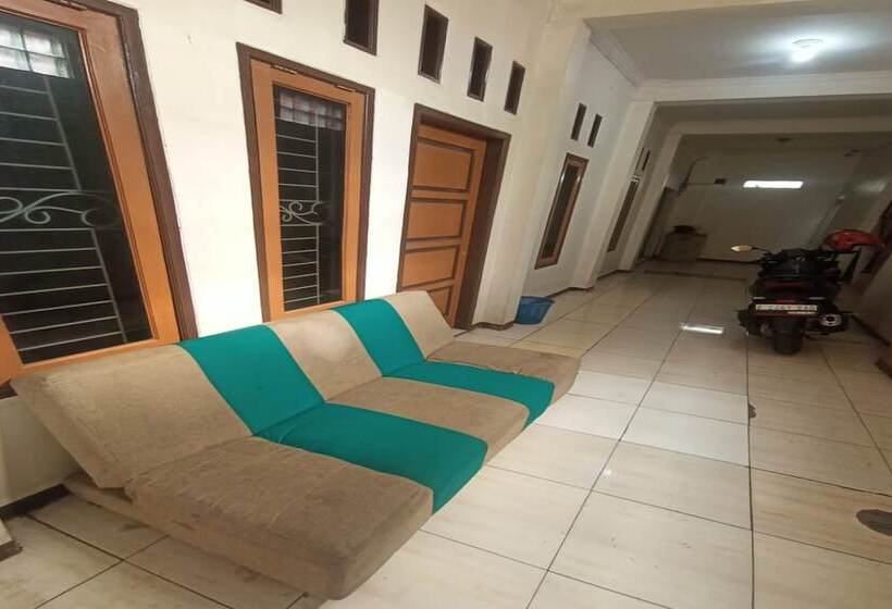 호텔 Spot On 93385 Penginapan Hj Lilis 2 Syariah