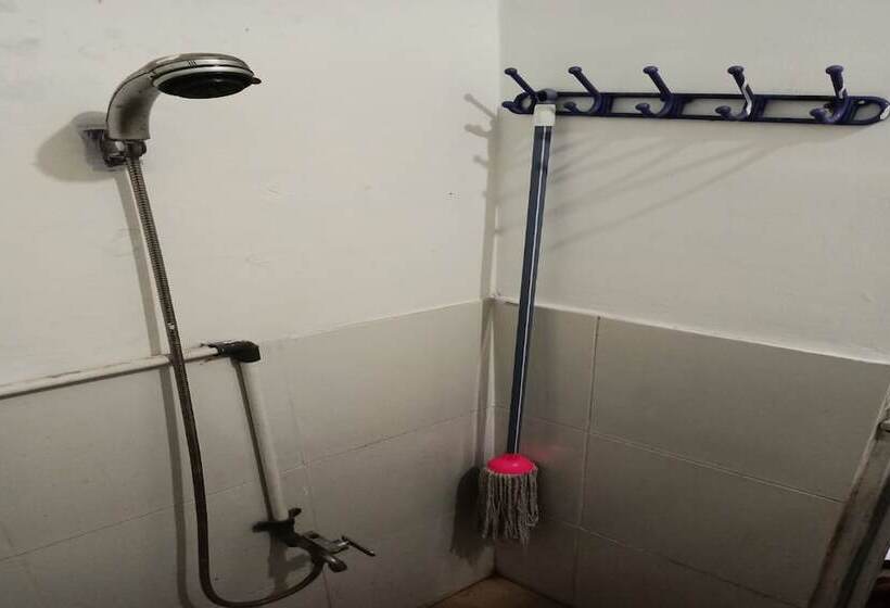 호텔 Spot On 93385 Penginapan Hj Lilis 2 Syariah