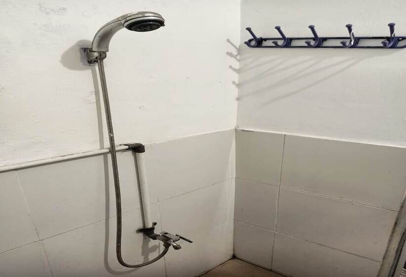 호텔 Spot On 93385 Penginapan Hj Lilis 2 Syariah