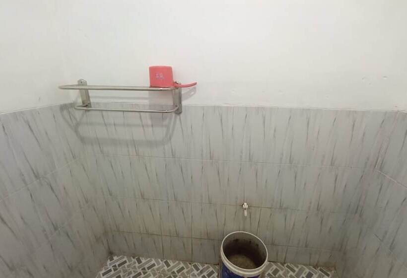 호텔 Spot On 93385 Penginapan Hj Lilis 2 Syariah