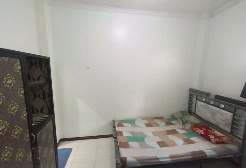 호텔 Spot On 93385 Penginapan Hj Lilis 2 Syariah