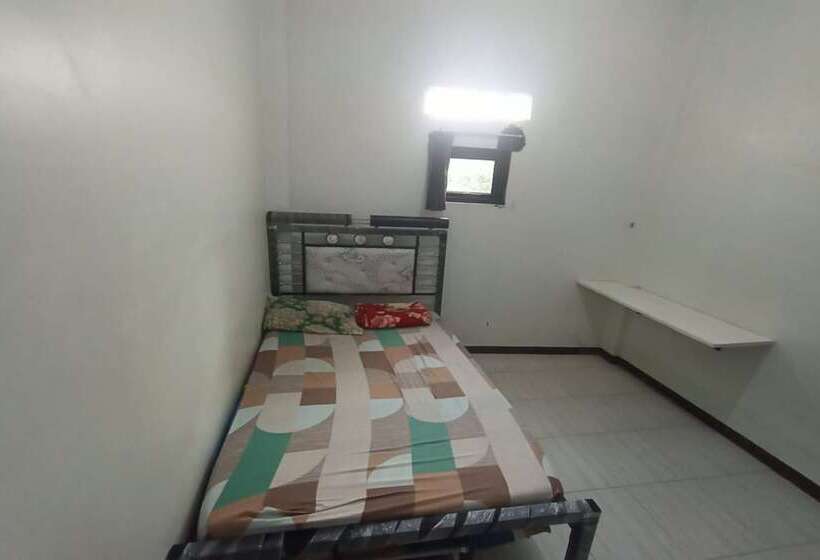 호텔 Spot On 93385 Penginapan Hj Lilis 2 Syariah