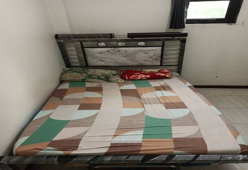 호텔 Spot On 93385 Penginapan Hj Lilis 2 Syariah