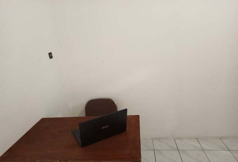 호텔 Spot On 93385 Penginapan Hj Lilis 2 Syariah