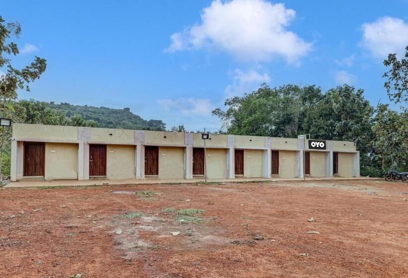 בית מלון כפרי Spot On Lambacingi Grands