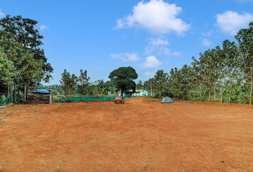 בית מלון כפרי Spot On Lambacingi Grands