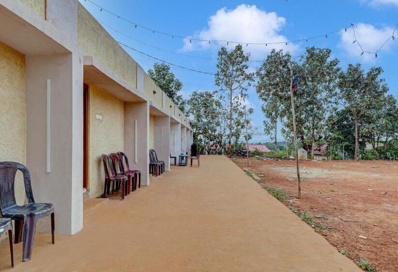 בית מלון כפרי Spot On Lambacingi Grands