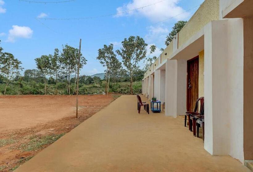 בית מלון כפרי Spot On Lambacingi Grands