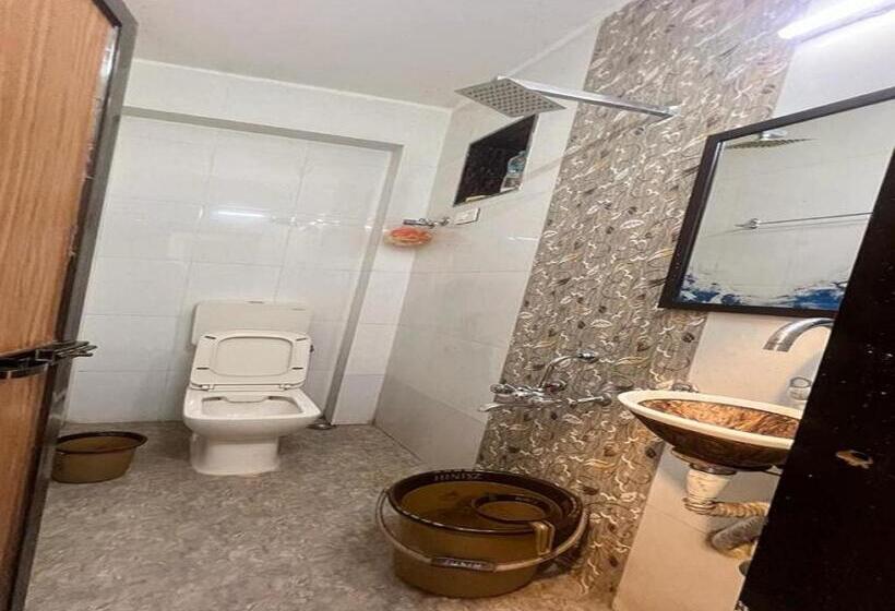 ホテル The Hilltop Residency, Matheran