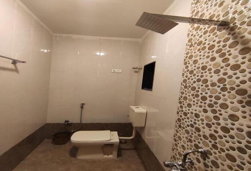 ホテル The Hilltop Residency, Matheran