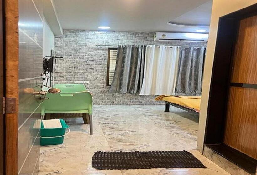 ホテル The Hilltop Residency, Matheran