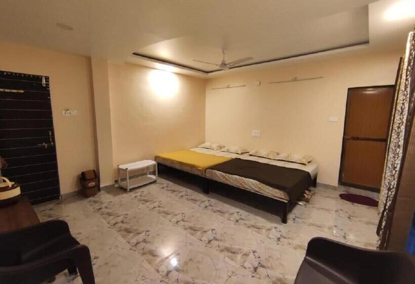 ホテル The Hilltop Residency, Matheran