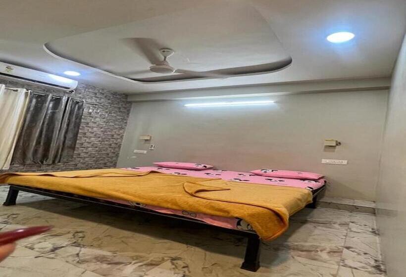 ホテル The Hilltop Residency, Matheran