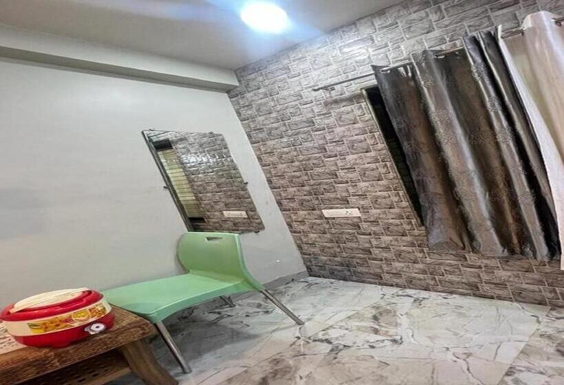 ホテル The Hilltop Residency, Matheran