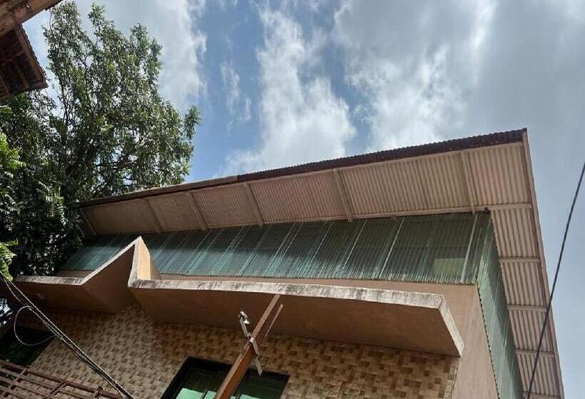 ホテル The Hilltop Residency, Matheran