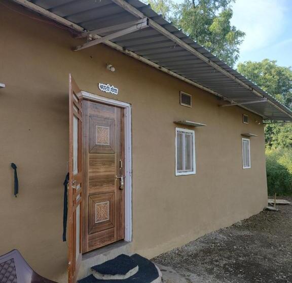 בית מלון כפרי Vasant Bamboo Cottage