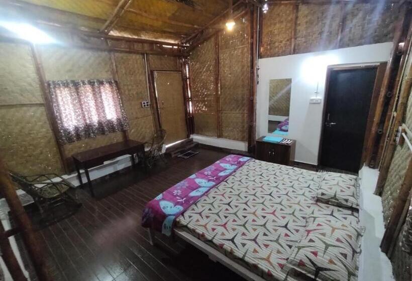 בית מלון כפרי Vasant Bamboo Cottage