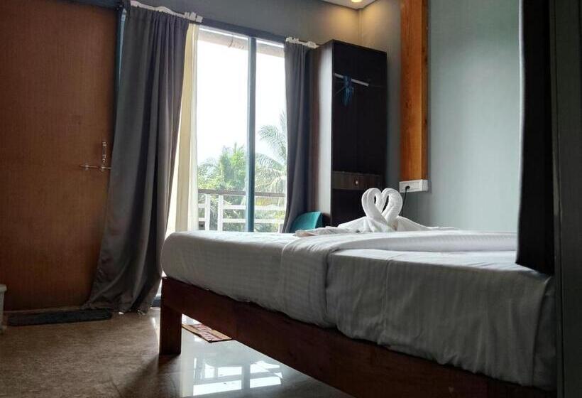 Hotel Yogitree Beach Resort & Cafe